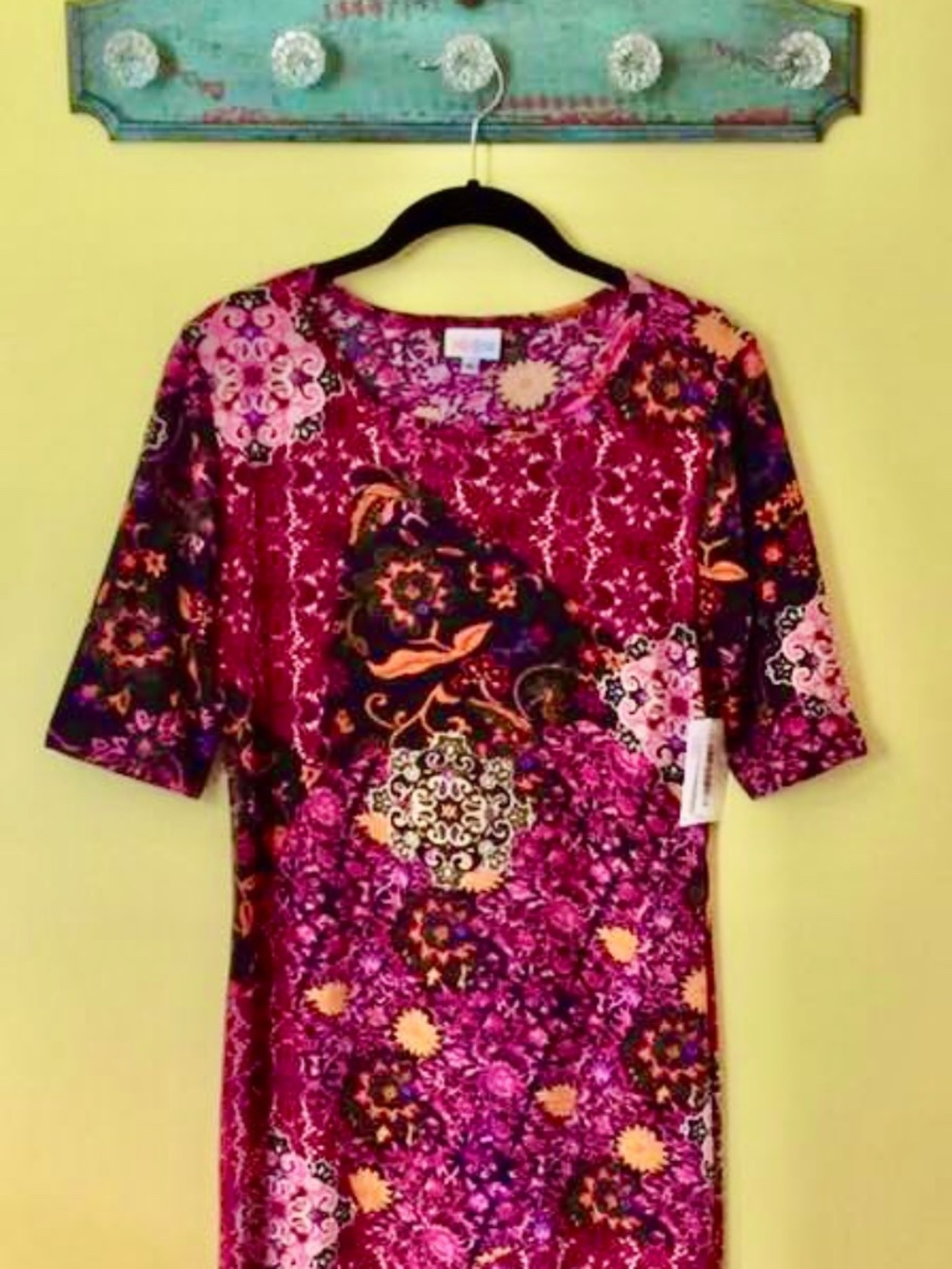 Flattering print fitted tee shirt dress NWT